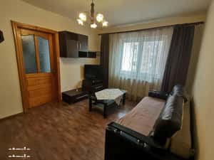 INCHIRIEZ apartament 2 camere , renovat,zona Vasile Aaron — miniatura 2