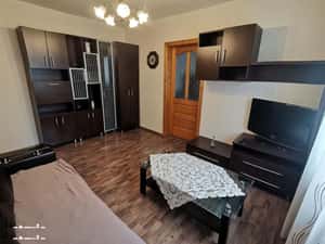 INCHIRIEZ apartament 2 camere , renovat,zona Vasile Aaron — miniatura 3