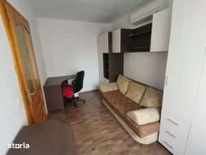 INCHIRIEZ apartament 2 camere , renovat,zona Vasile Aaron — miniatura 5