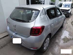 Dacia sandero avariat 109.000 km — miniatura 3