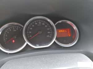 Dacia sandero avariat 109.000 km — miniatura 10