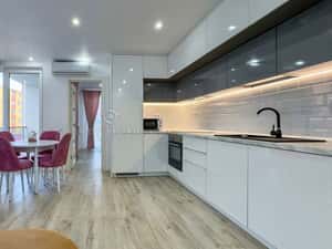 Apartament cu 3 camere de vânzare în zona Centrală — miniatura 4