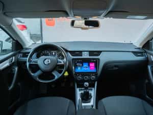 Skoda Octavia-2014-navigatie mare-scaune incalzite - senzori parcare - jante aliaj -proiectoare ceata - auto recent adus in tara - revizie efectuata — miniatura 2