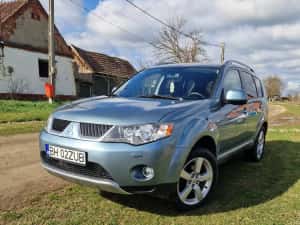 Mitsubishi Outlander 2 4x4 2.0 DI-D 2009 — miniatura 1