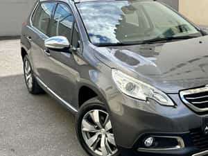 Peugeot 2008 Automată 110 HP Benzină — miniatura 3
