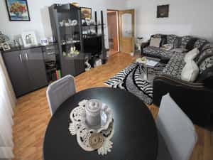 Apartament spatios, de vanzare, cu 4 camere, zona Han
