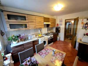 Apartament spatios, de vanzare, cu 4 camere, zona Han — miniatura 4