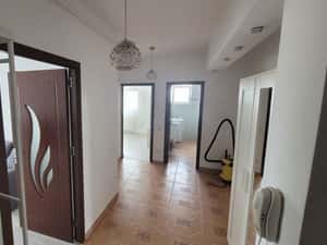 Ofer spre inchiriere ap 2 camere la 8 min de  metrou