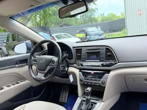 Hyundai Elantra 1.6 CRDi 7DCT Exclusive — miniatura 6