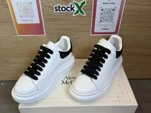 Alexander McQueen Oversized Sneaker – White/ Black Crystals Poze Reale — miniatura 8