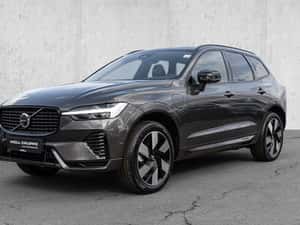 Volvo XC60 plug-in hybrid, 18.244 km, 310 cp, 2025