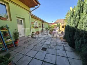 Casa spatioasa de vanzare teren 432 mp zona linistita - Lupeni Sibiu — miniatura 2