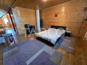 Casa spatioasa de vanzare teren 432 mp zona linistita - Lupeni Sibiu — miniatura 4