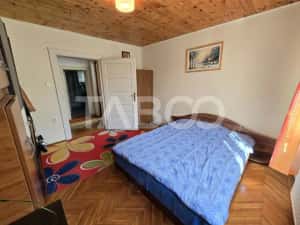 Casa spatioasa de vanzare teren 432 mp zona linistita - Lupeni Sibiu — miniatura 5