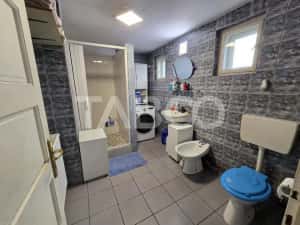 Casa spatioasa de vanzare teren 432 mp zona linistita - Lupeni Sibiu — miniatura 8