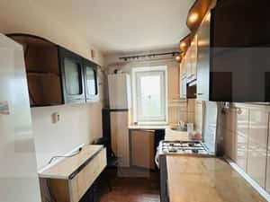 Apartament cu 3 camere, semidecomandat, Botosani — miniatura 3