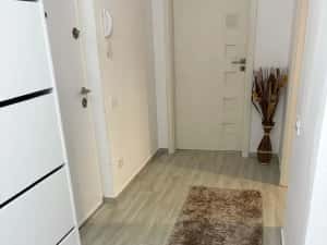 Apartament cu 2 camere, complet decomandat, bucatarie inchisa