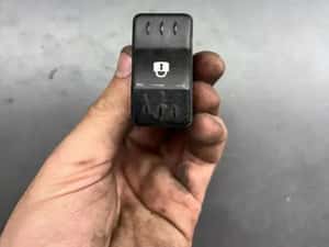 Buton blocare deblocare usi Dacia Logan 2006 1.4 MT (75 hp) — miniatura 3