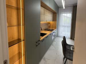 Apartament 2 camere cu balcon și lift, gata de închiriat — miniatura 4