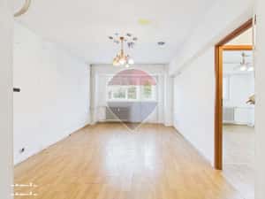 Vanzare Apartament 3 Camere, Boxa+Parcare, La 7 Minute de M. Crangasi