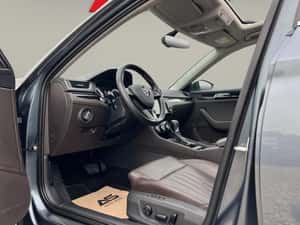 Skoda Superb 2.0 TDI DSG Laurin & Klement — miniatura 3