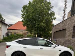 Tesla Model Y SUV Second-Hand de Vânzare — miniatura 2