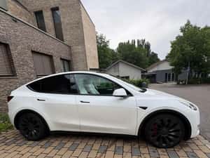 Tesla Model Y SUV Second-Hand de Vânzare — miniatura 3