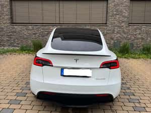 Tesla Model Y SUV Second-Hand de Vânzare — miniatura 7