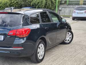 Opel Astra J Break 2015 – spațioasă, economică și potrivită pentru familie — miniatura 3