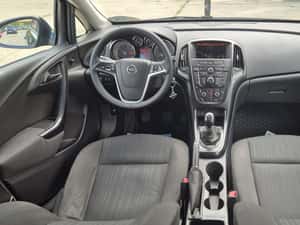 Opel Astra J Break 2015 – spațioasă, economică și potrivită pentru familie — miniatura 4