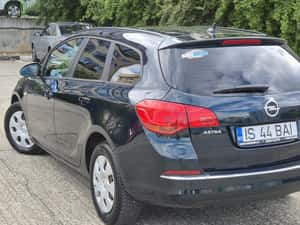 Opel Astra J Break 2015 – spațioasă, economică și potrivită pentru familie — miniatura 5