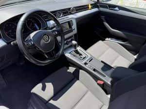 Volkswagen Passat 2017 - Berlină automată, 150 CP, 97.000 km — miniatura 3
