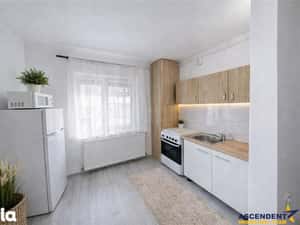 Garsoniera practica,Central: vis-a-vis de Universitatea Transilvania,B — miniatura 4