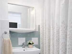 Garsoniera practica,Central: vis-a-vis de Universitatea Transilvania,B — miniatura 6