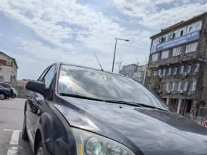 Ford Focus - pachet Ghia (Full), încălzire scaune- pilot automat- parbriz încălzit - xenon- spălător faruri — miniatura 3