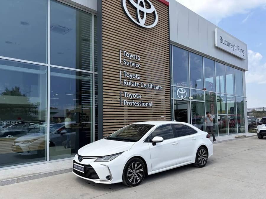 Toyota Corolla Sedan 1.8 Exclusive Hybrid - Car No 52 — fotografie 1 din 7