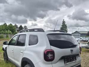Dacia Duster 2 avariata/lovita 1.5 dci -4x4 !! — miniatura 1