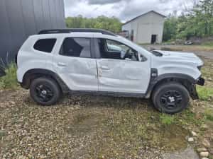 Dacia Duster 2 avariata/lovita 1.5 dci -4x4 !! — miniatura 3