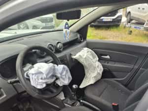Dacia Duster 2 avariata/lovita 1.5 dci -4x4 !! — miniatura 6