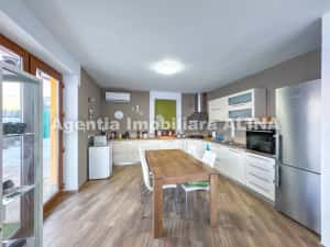 Casa pe un singur nivel si teren 2.400 mp, in Deva, zona Vulcan, Jud. Hunedoara — miniatura 3