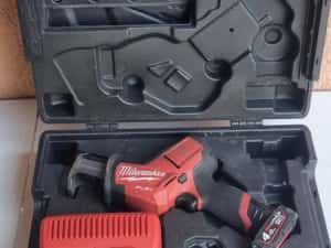 Milwaukee M12 CHZ Fierastrau Vulpe 2023