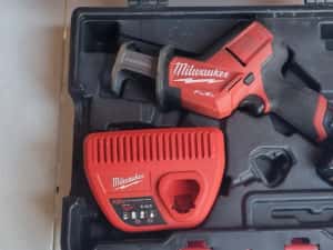 Milwaukee M12 CHZ Fierastrau Vulpe 2023 — miniatura 2