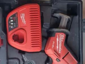 Milwaukee M12 CHZ Fierastrau Vulpe 2023 — miniatura 8