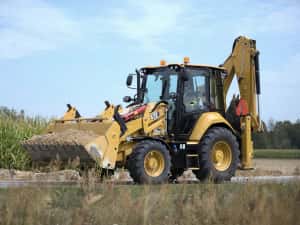 Buldoexcavator de inchiriat **In Iasi si localitatile limitrofe**