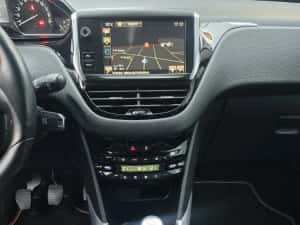 Peugeot 2008 1,2 i Anul 2016/(5.600Euro)6...214000 Km — miniatura 7