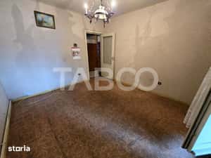 Apartament decomandat 4 camere 4 balcoane 2 bai etaj 1 Central Sibiu — miniatura 4