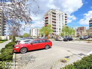 Apartament cu boxa si parcare zona Coresi