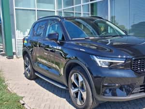 Volvo XC40 Plus Dark Automată 163 HP Benzină — miniatura 3