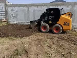 Bobcat si Mini excavator  inchiriez — miniatura 9