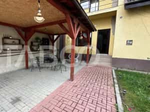 Casa individuala curte libera 300mp 8 camere zona Calea Poplacii Sibiu — miniatura 5